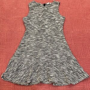 GAP size 4 wm’s Gray heathered flirty  Dress